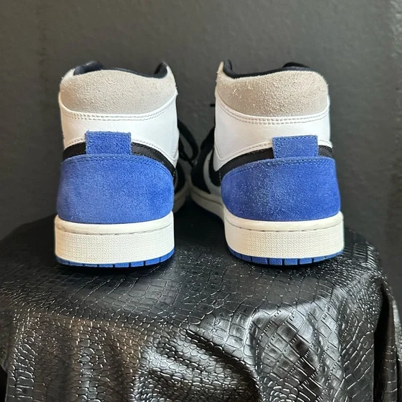 Nike Black and White Sneakers with Blue Accents - Picture 3 of 3